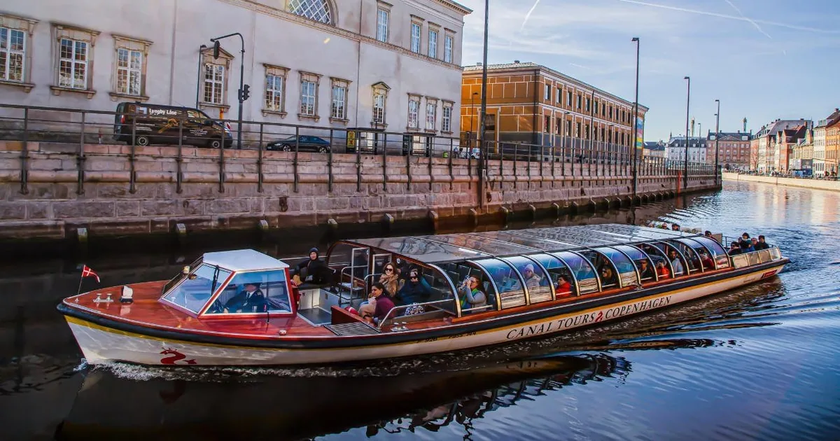 Copenhagen: Canal Cruise with Guide
