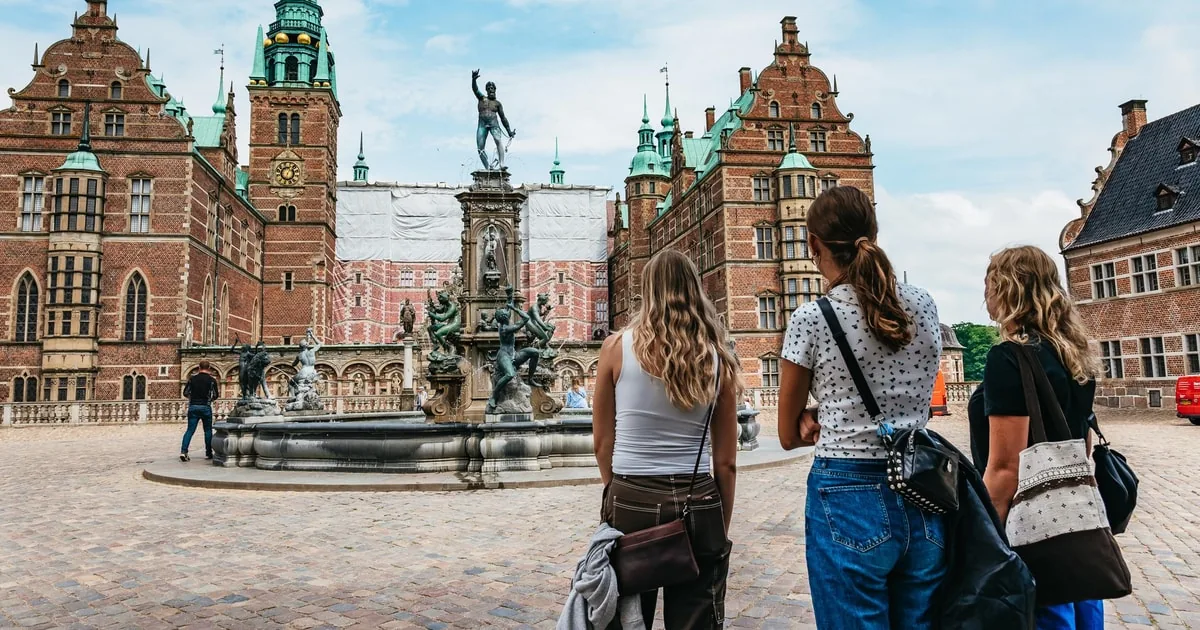 Copenhagen: Kronborg, Frederiksborg Castle and Roskilde Tour