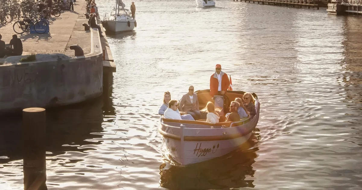 Copenhagen: Exclusive Guided Electric Boat Tour